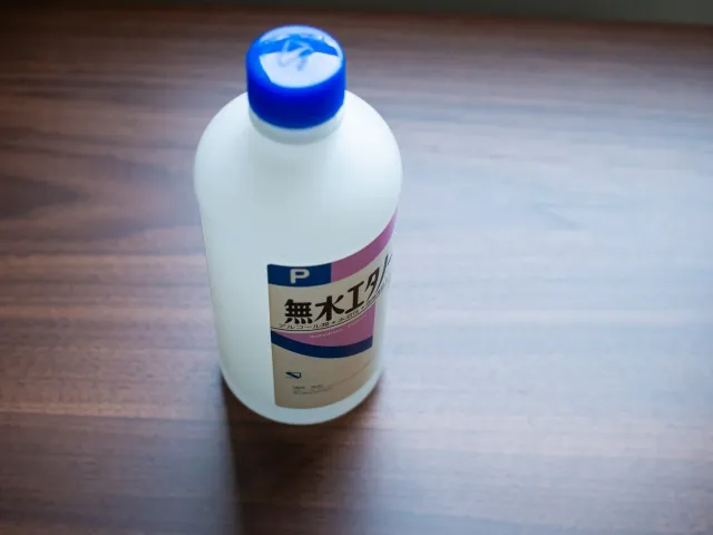 調香に使う無水エタノールのイメージ