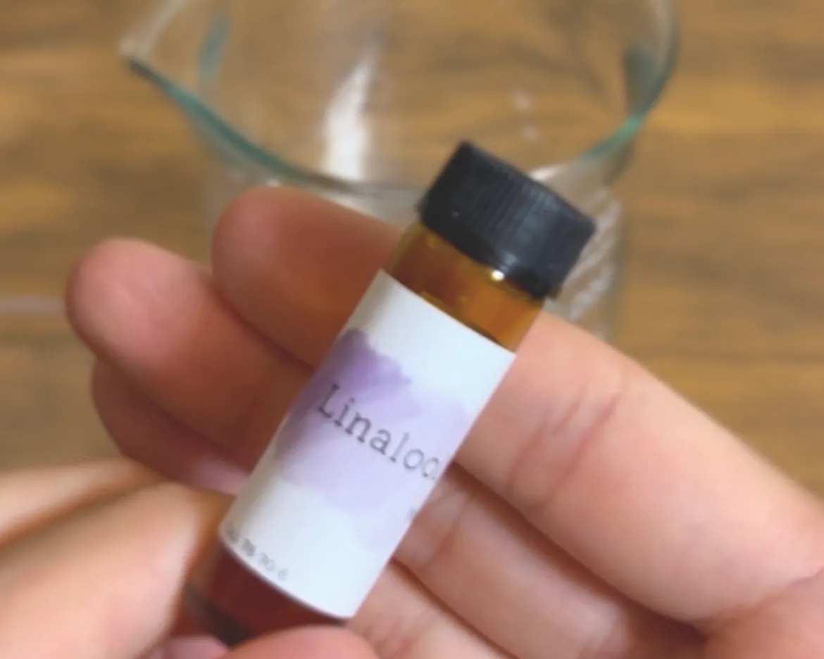 Linaloolの合成香料調香用ボトル
